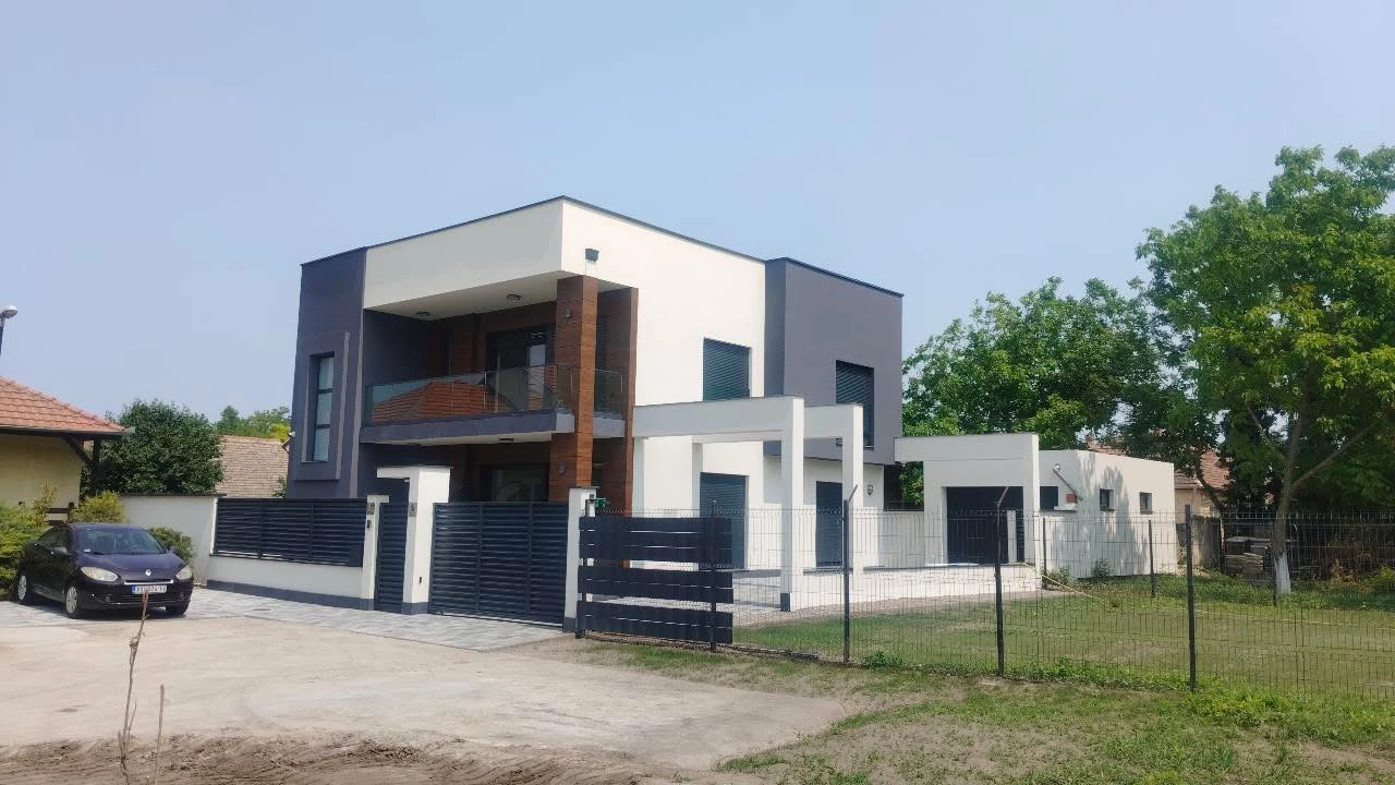 Moderna kuća – pogled sa ulice